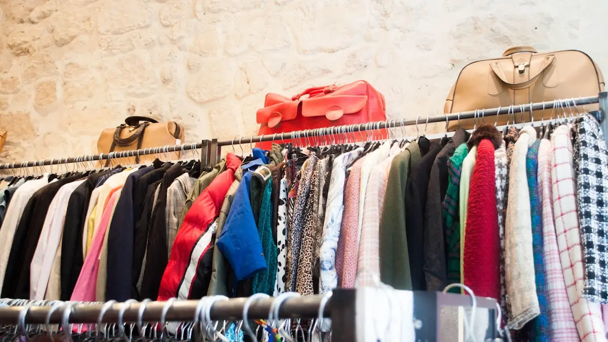Cum Să Vinzi Haine Second Hand Online - Ghidul Complet Pentru O Garderobă Profitabilă